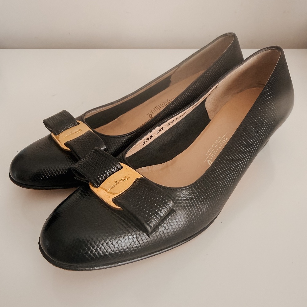 Salvatore Ferragamo Vara Pebbled Leather Bow Shoes Black 7.5 AA Vintage